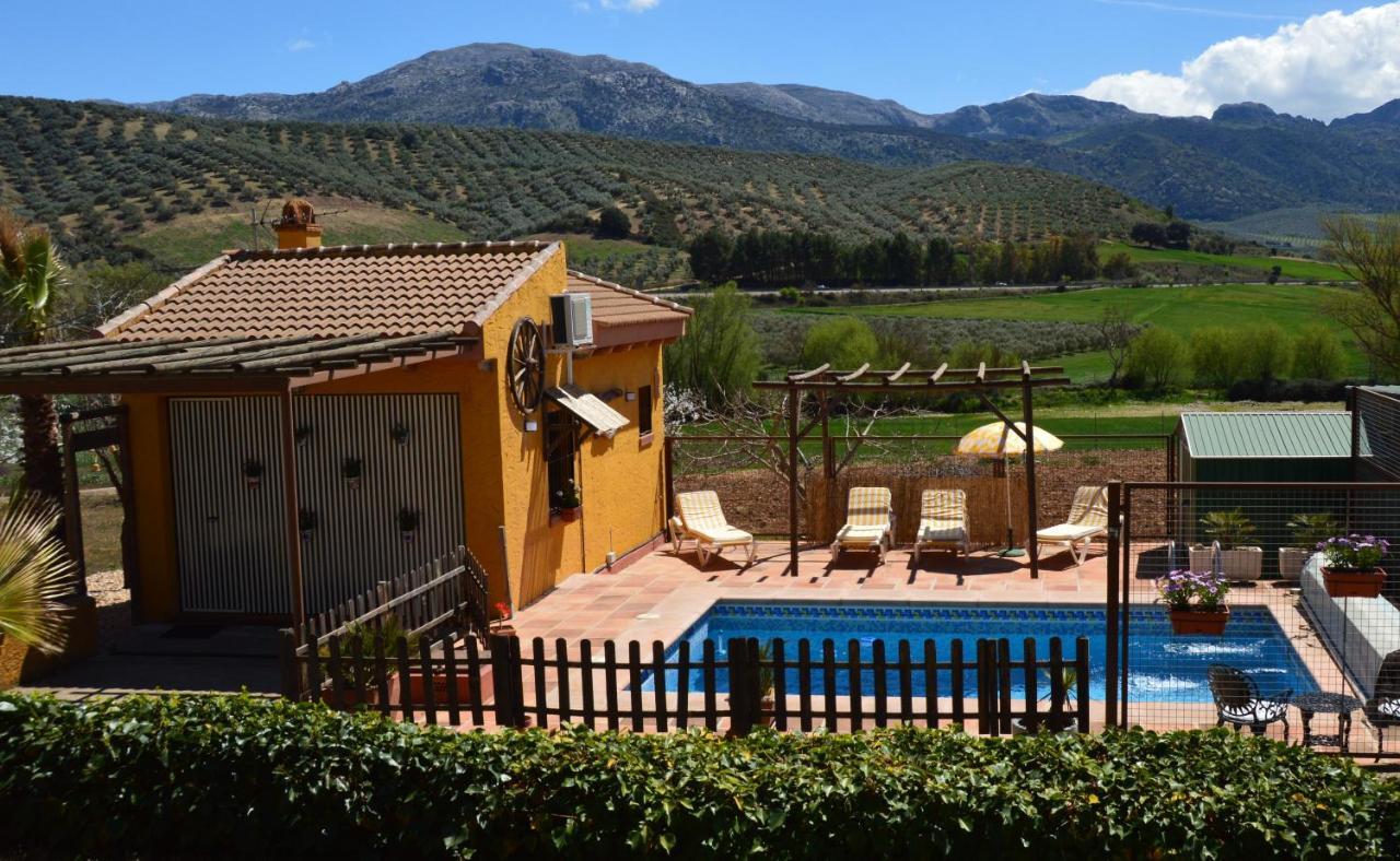 مبيت وإفطار Villanueva del Rosario Cortijo Petra المظهر الخارجي الصورة