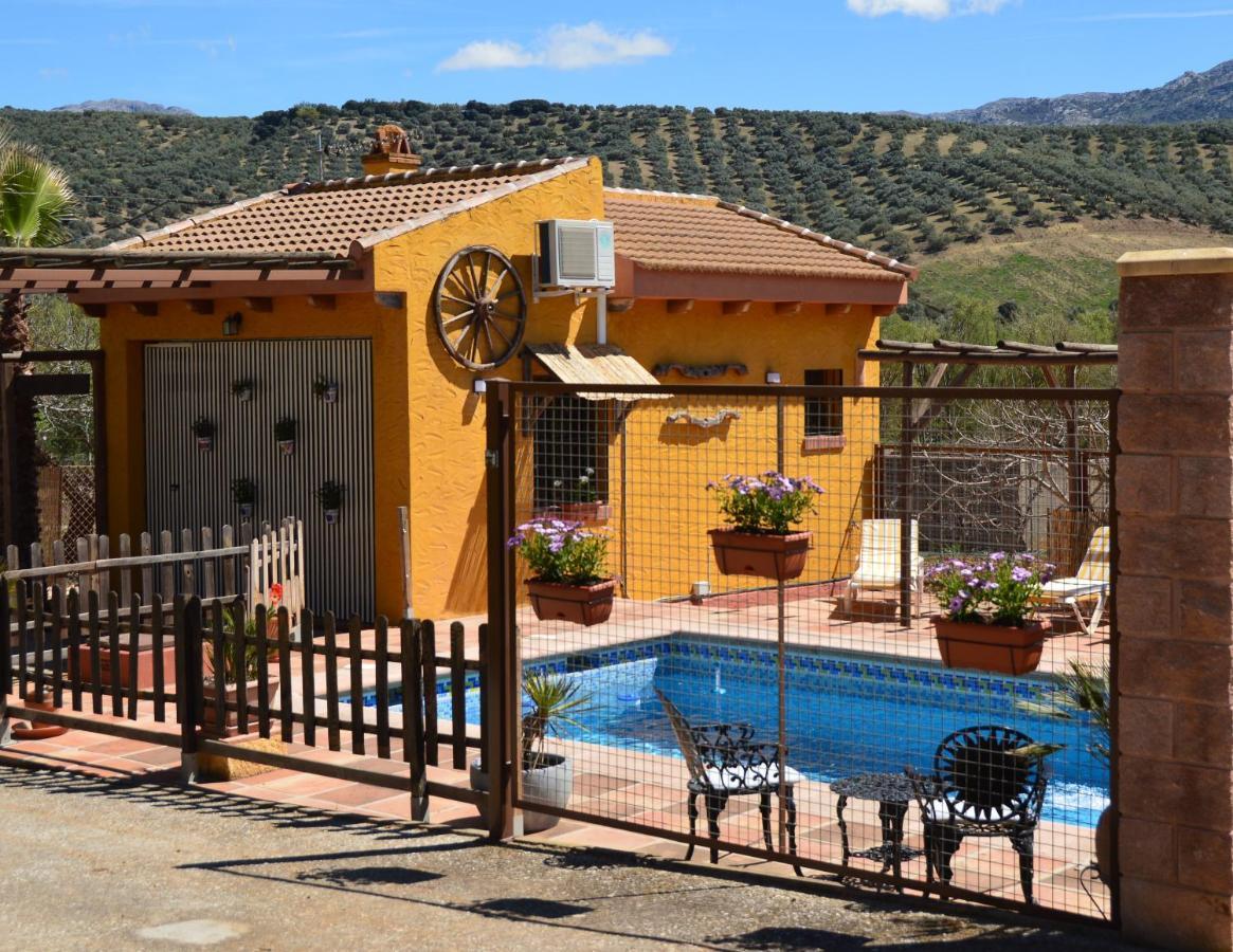 مبيت وإفطار Villanueva del Rosario Cortijo Petra المظهر الخارجي الصورة