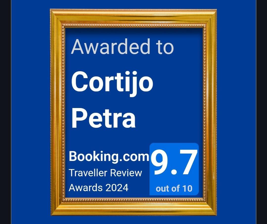 مبيت وإفطار Villanueva del Rosario Cortijo Petra المظهر الخارجي الصورة